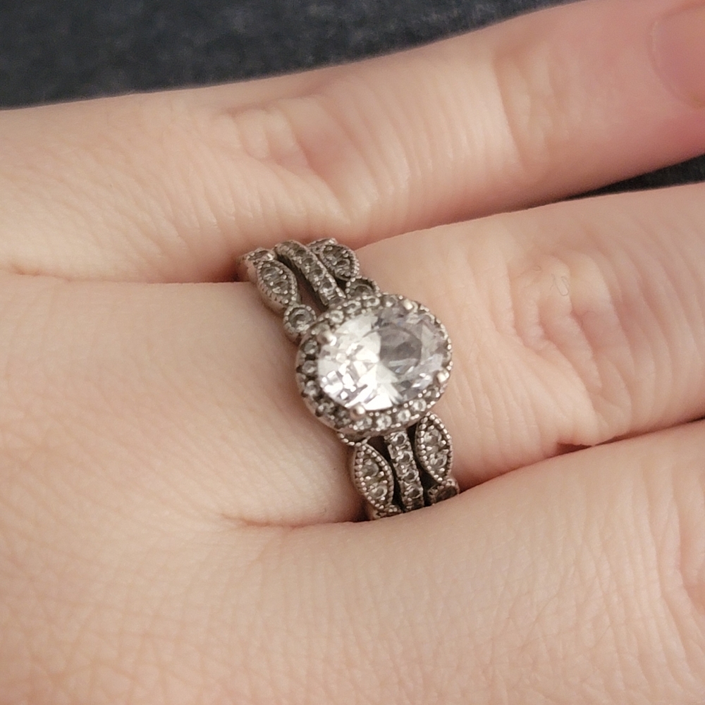 Oval ring
